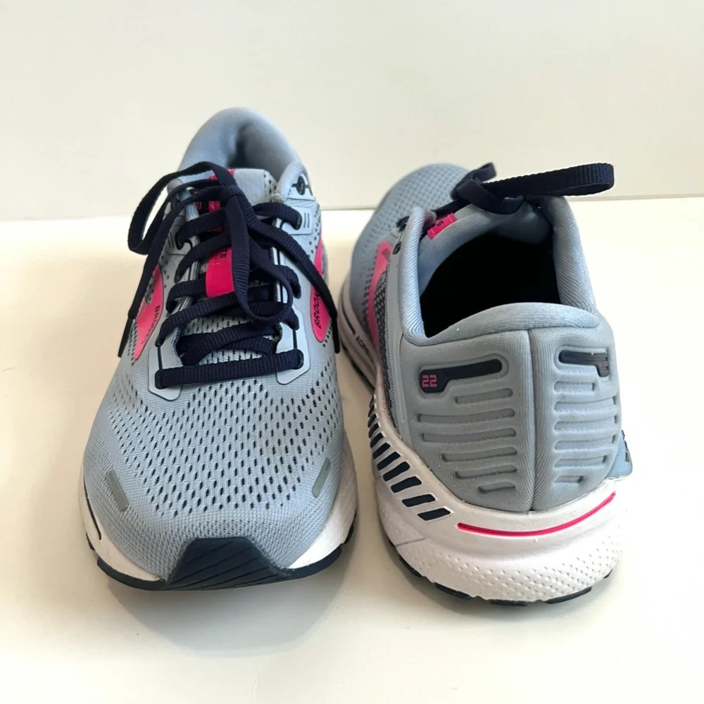 Like New Condition Brooks Women's Adrenaline GTS 22 Running Shoe, Size 9/40.5 EU - Picture 4 of 16